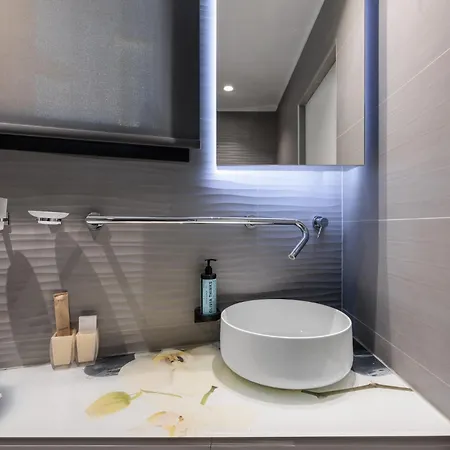 Phos - White Tower #skgbnb דירה *